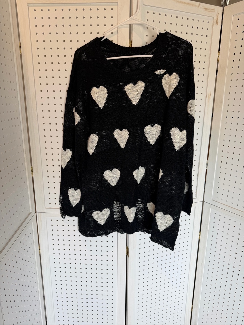 Black Heart-Print Women's Sweater - Cozy Knit Pullover with removable broach